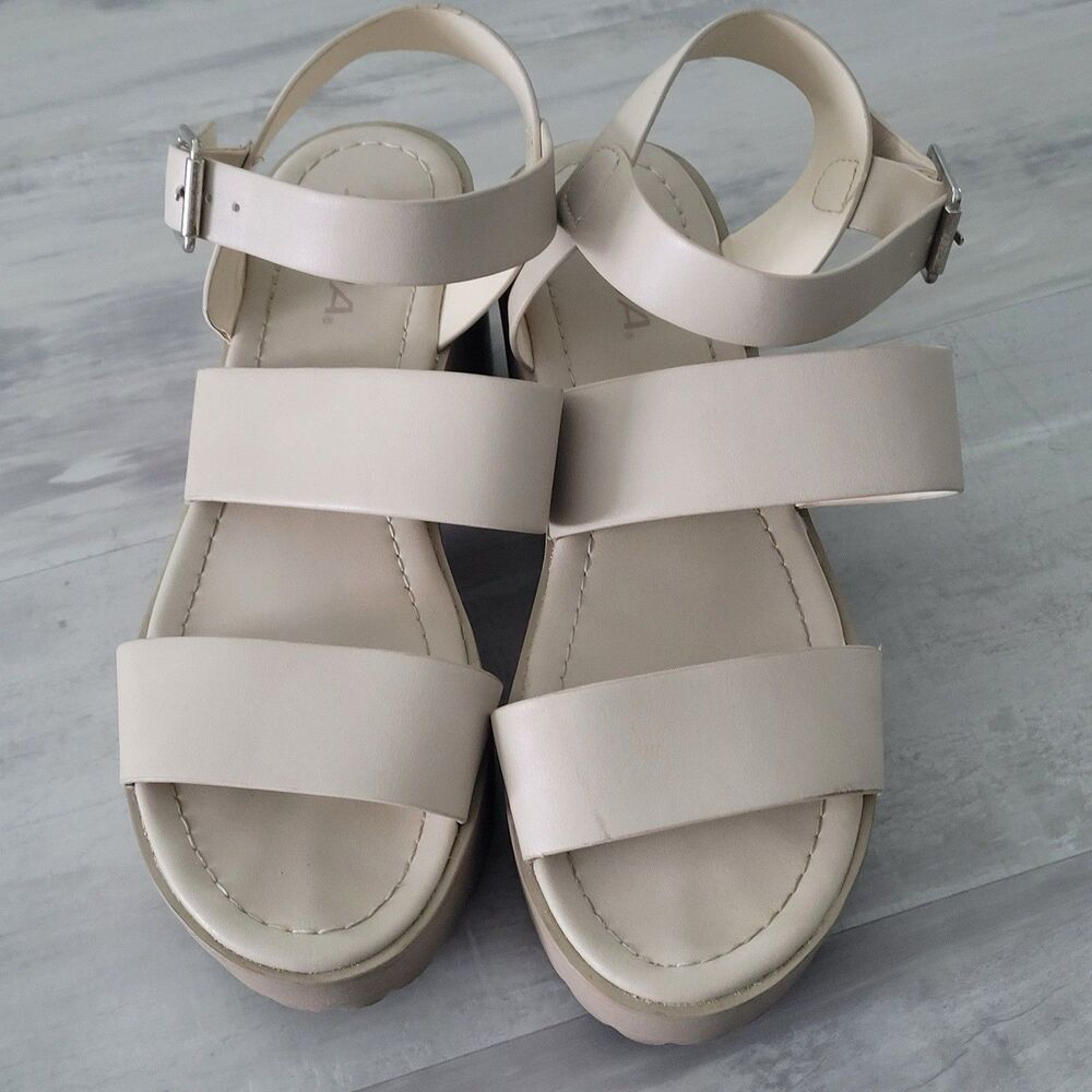 SODA Tan Chunky Platform Sandals Buckle Open Toe Y2K Women's Size US 7